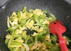 芹菜炒鸡蛋的做法图解13