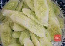 黄瓜炒蛋的做法图解1