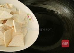 芋头炒芹菜的做法图解3