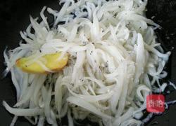 银鱼炒蛋的做法图解4