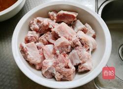 土豆炖排骨的做法图解1