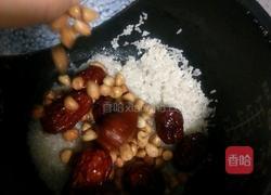 红枣花生米粥的做法图解5