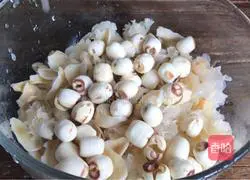Illustration of how to make healthy and slimming white fungus soup 4
