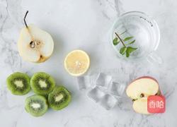 猕猴桃雪梨汁的做法图解1