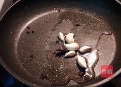 干锅肥肠的做法图解2