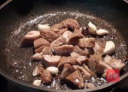 干锅肥肠的做法图解3