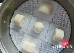 Illustration of how to cut small steamed buns 8