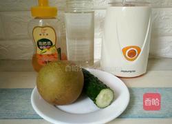 黄瓜蜂蜜梨子汁的做法图解1