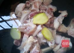 紫砂锅香菇鸡汤的做法图解2