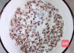 黑玉米玫瑰牛奶饮的做法图解3