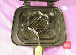 火龙果牛奶煎饼(花形)的做法图解10