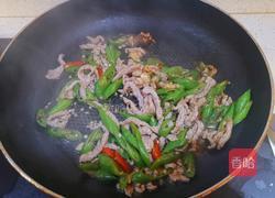 青椒肉丝盖浇饭的做法图解2