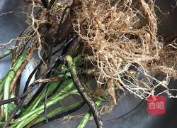 防风草炖老鸡的做法图解1