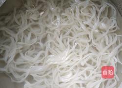 河粉汤的做法图解2