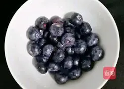 Blueberry Banana Milkshake Recipe Illustration 1