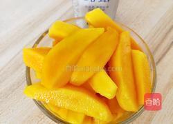 芒果炒酸奶的做法图解1