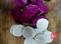 火龙果香蕉奶昔的做法图解2