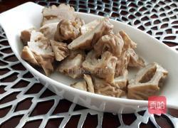 青蒜小炒肥肠的做法图解1