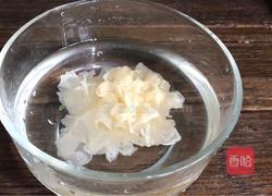 银耳雪梨盅的做法图解1