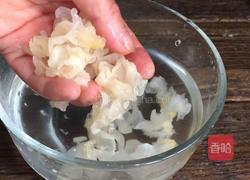 银耳雪梨盅的做法图解2