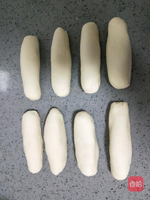 搓成短棍状。