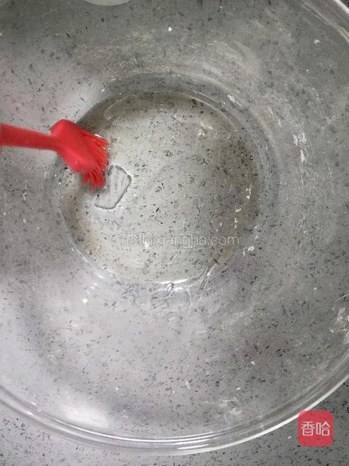 容器刷油。