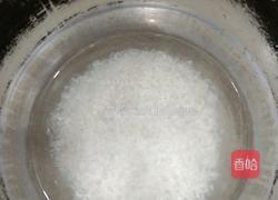 香肠焖饭的做法图解2