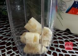 香蕉奶昔的做法图解2
