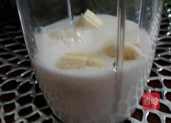 香蕉奶昔的做法图解3