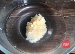 红枣莲子银耳汤的做法图解1
