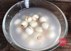 红枣莲子银耳汤的做法图解3