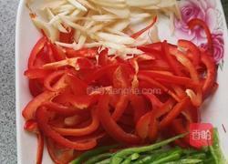 双椒炒玉米粒的做法图解1