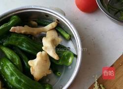 双椒炒玉米粒的做法图解2