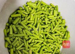 豇豆炒肉片的做法图解1