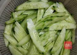 腊肠炒黄瓜的做法图解2