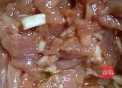 红椒肉丝炒豇豆的做法图解1