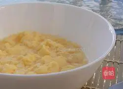 Illustration of 1-minute microwave scrambled eggs 6
