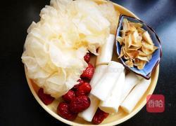 山药百合银耳羹的做法图解3