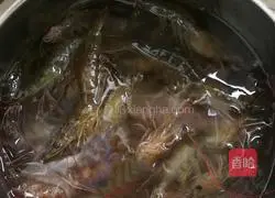 Illustration of how to make fried leeks and shrimps 1