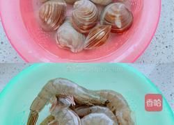 鲜虾花甲粉丝煲的做法图解2