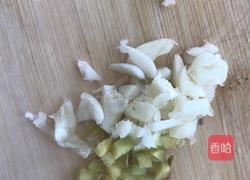凉拌木耳苦菊的做法图解1