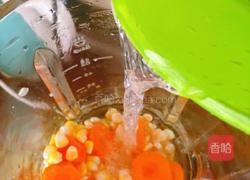 玉米胡萝卜汁的做法图解4
