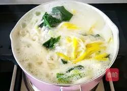 Illustration of how to make a bowl of fried noodles in five minutes 1