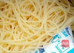 蒜蓉虾油炒意面的做法图解9