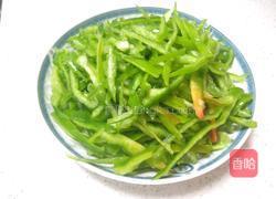 鸡肉丝炒青椒的做法图解1