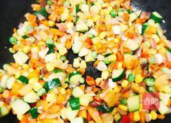 干果三文鱼炒饭的做法图解3