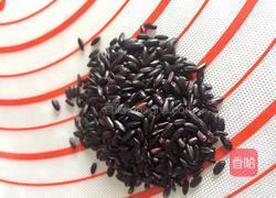 四步做好全麦紫米馒头的做法图解1