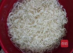 西红柿鸡蛋拌面的做法图解1