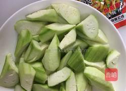 丝瓜炒榨菜的做法图解2