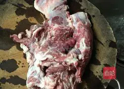 Illustration of how to make curry beef and potato 1